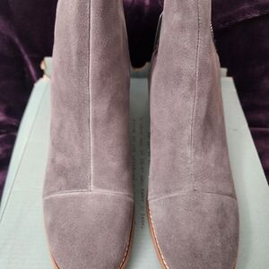 NWT TOMS ANKLE BOOTS SIZE 9 SUEDE ELASTIC SIDE BLOCK HEEL